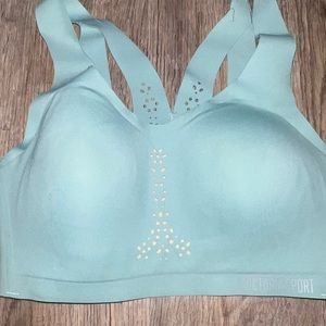 NWOT Victoria’s Secret sports bra 32D
